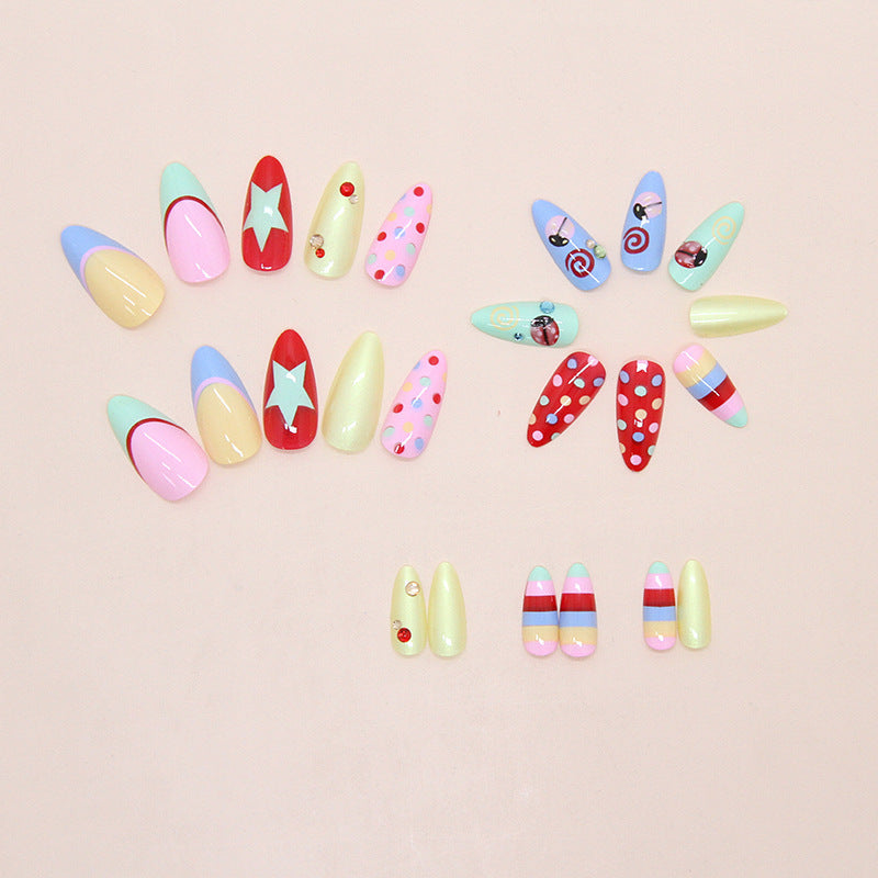 24-pièces en forme d'amande Dopamine Ladybug Français Polka-dot Nail Tipscute Sweet and Sparkling