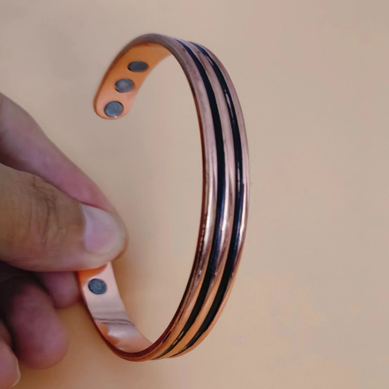 Bracelet pour femmes magnétiques de petite taille