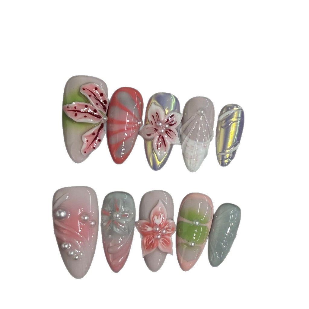 Des ongles à la main taillés sur mesure