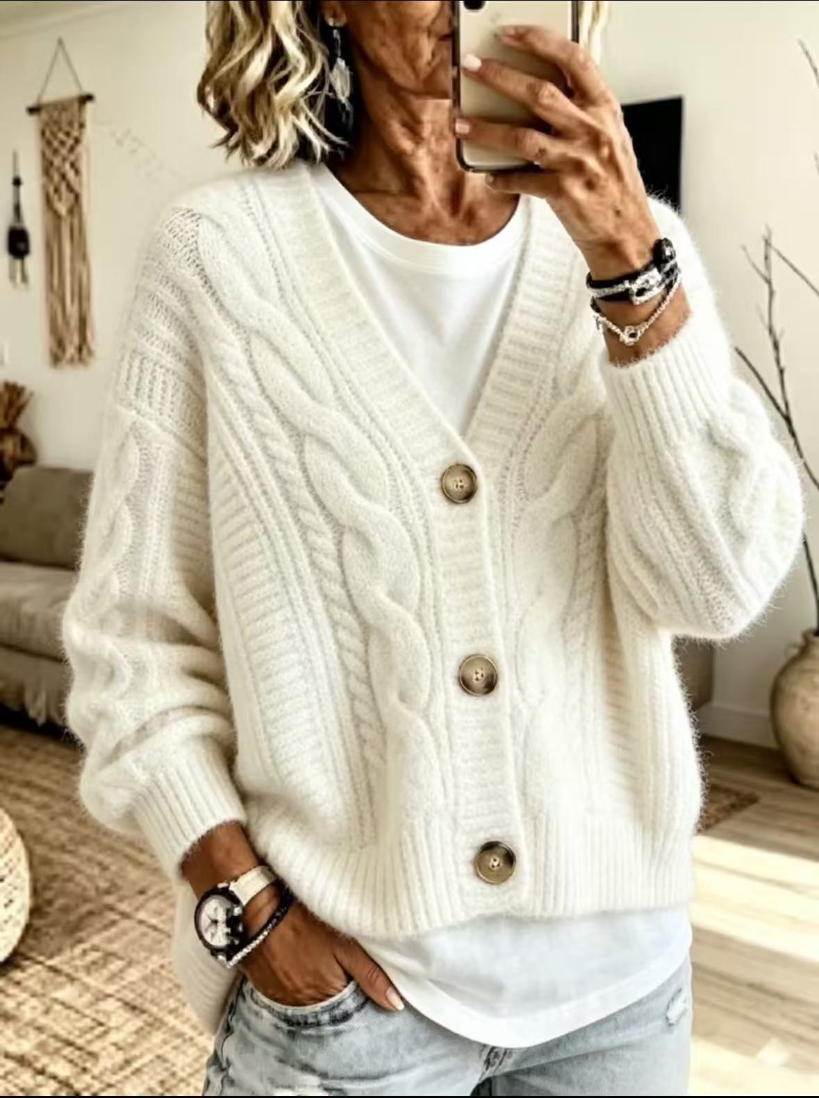 V-Neck Sweater Loose and Laid-back Fall/Winter Collection