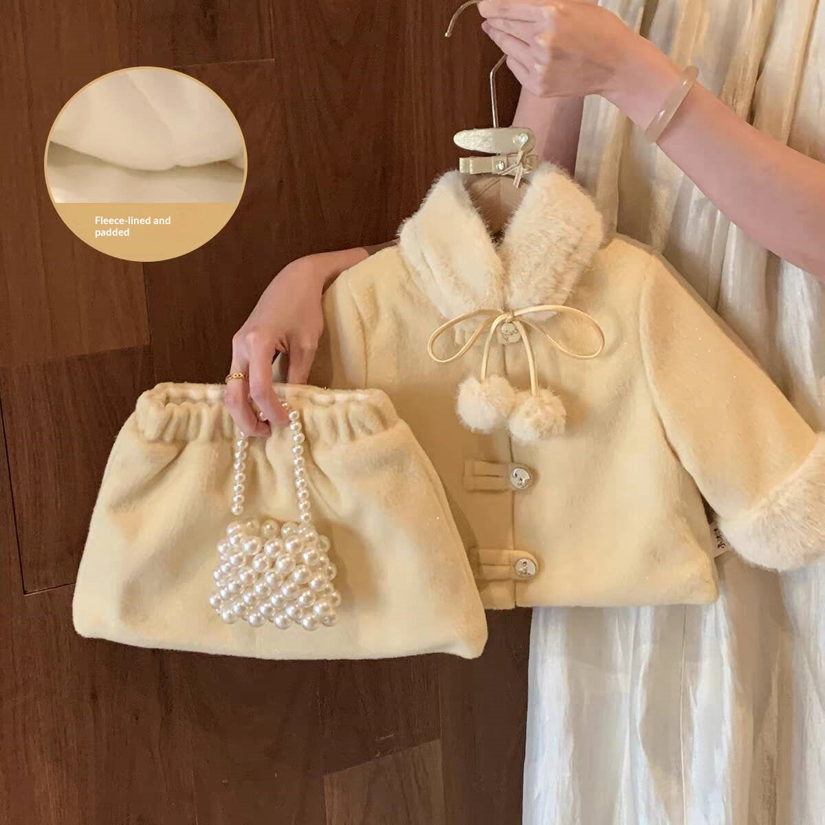 Petites filles en laine de velours de style Chanel et ensemble de jupe