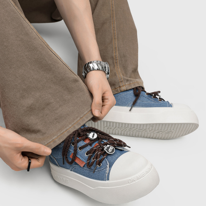 Spring canvas skate shoes