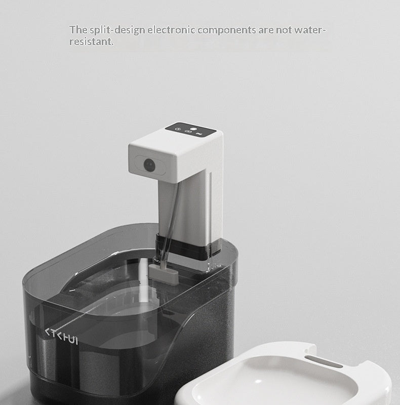 Fontaine d'eau pour animaux de compagnie filtrée à l'aide d'un capteur intelligent