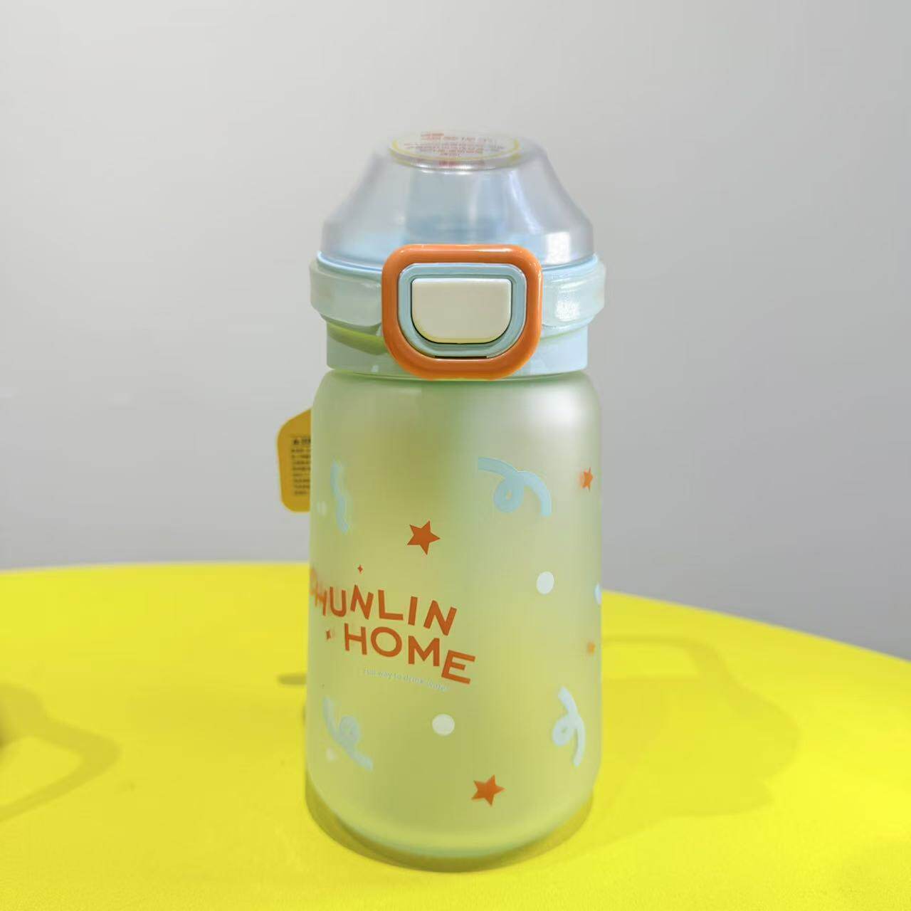 Coupe en plastique portable étanche à la paille