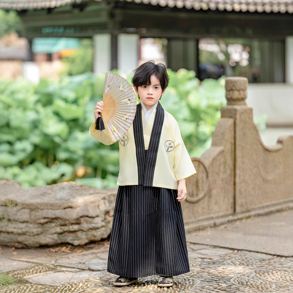 Ensemble kimono jaune de style japonais pour enfants