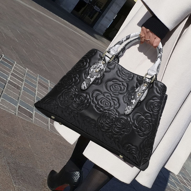 Sac d'épaule texturé à mi-âge
