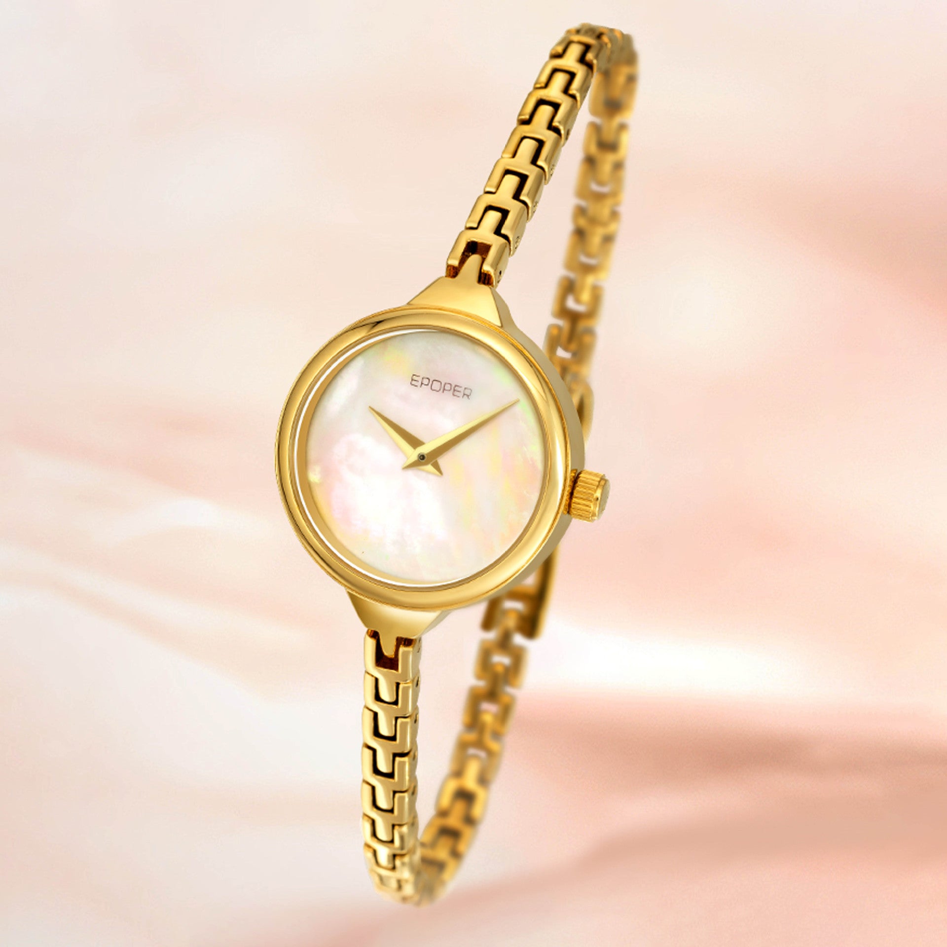 Une petite et raffinée montre à quartz pour les femmes
