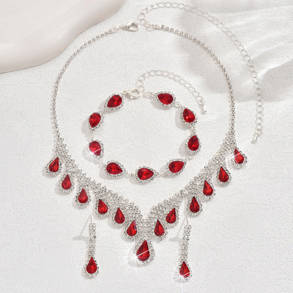 Style Collier de la goutte d'eau de diamant complet