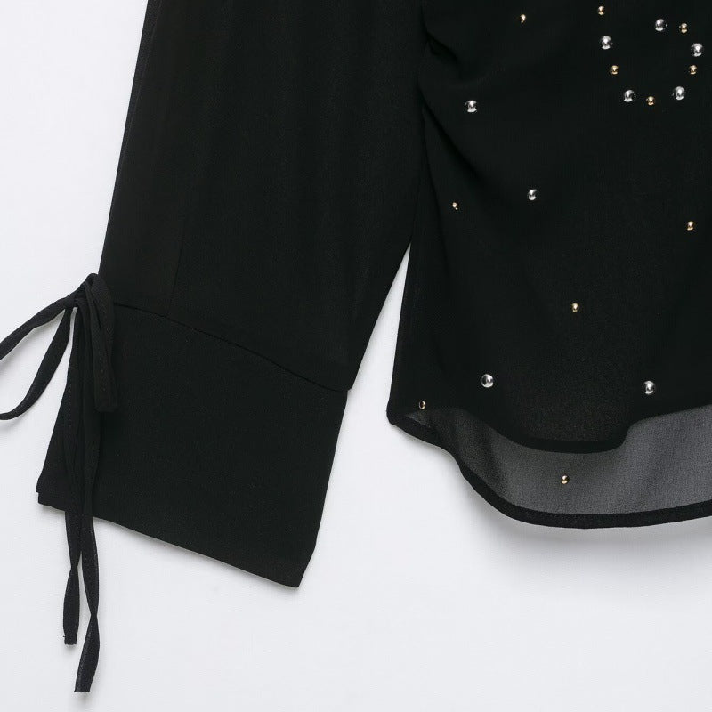 Blouse de dentelle semi-transparente avec détail de rivet pour femmes