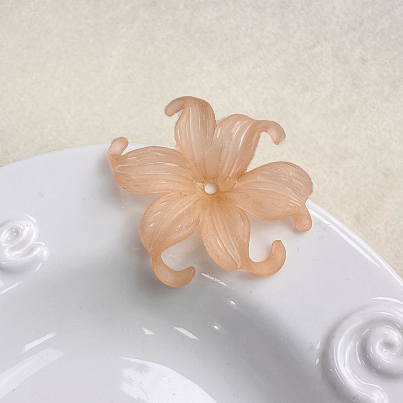 Matte Acrylique Curled Petal Iris Charms