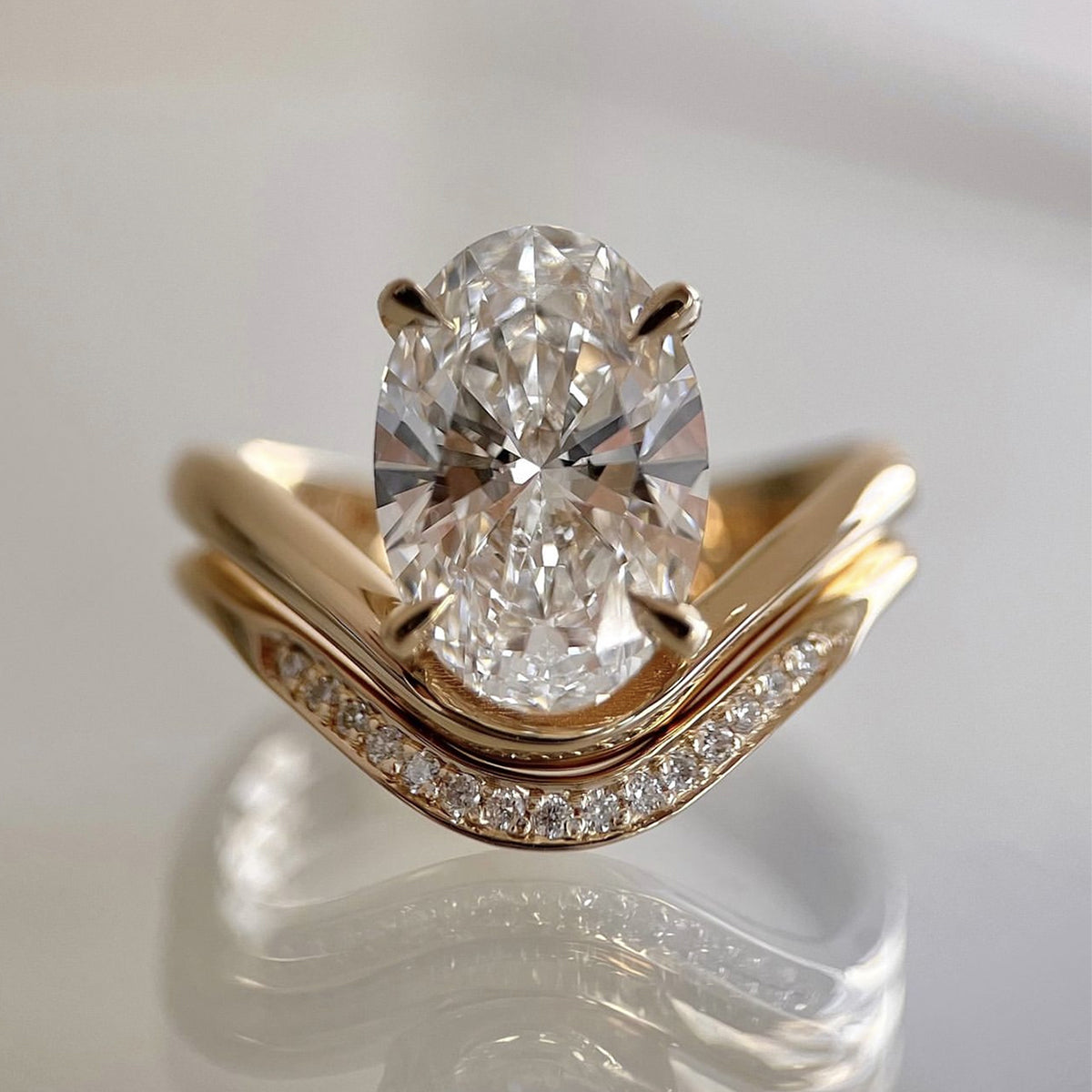 S925 Argent plaqué or 2.5ct Ovale Moissanite bague de mariage 7x10mm D Couleur VVS1 Wave Pav