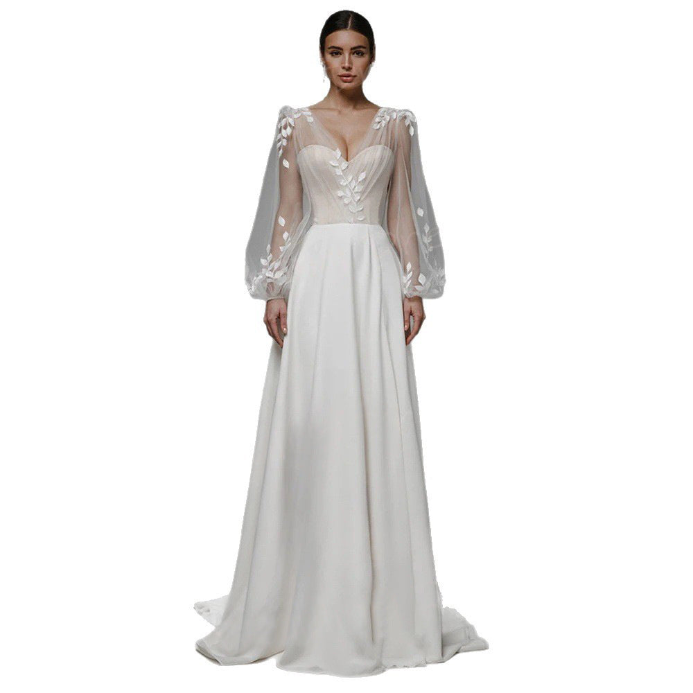 Robe de mariée en satin floral à manches longues à col en V