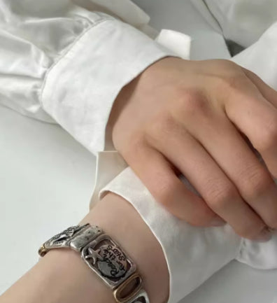 Rétro nostalgique à la main Carré élastique Montres Femmes