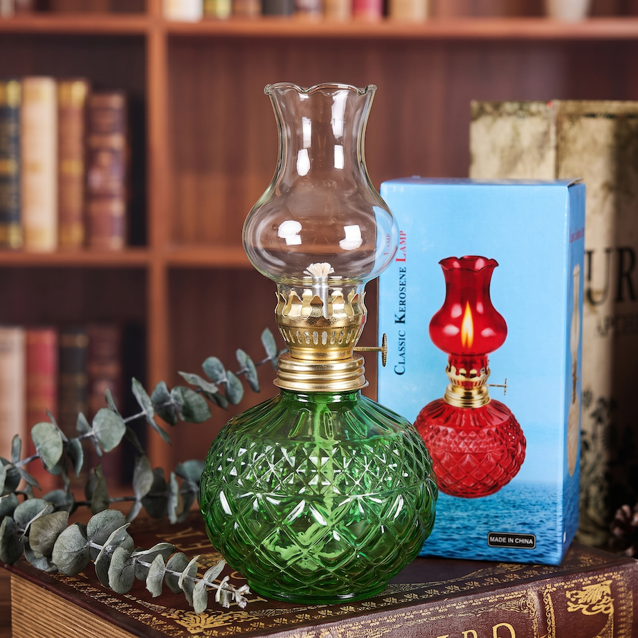 Vieille lampe en kérosène cristal