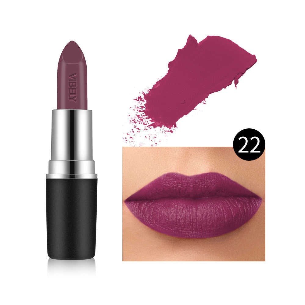 Matte Bullet rouge à lèvres avec un fini velouté qui rend votre peau plus juste