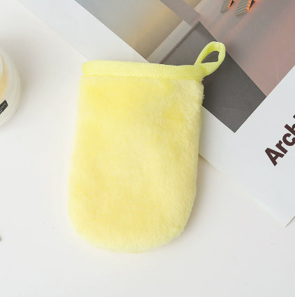 Nettoyer les cots du doigt maquillage faciale enlèvement des gants