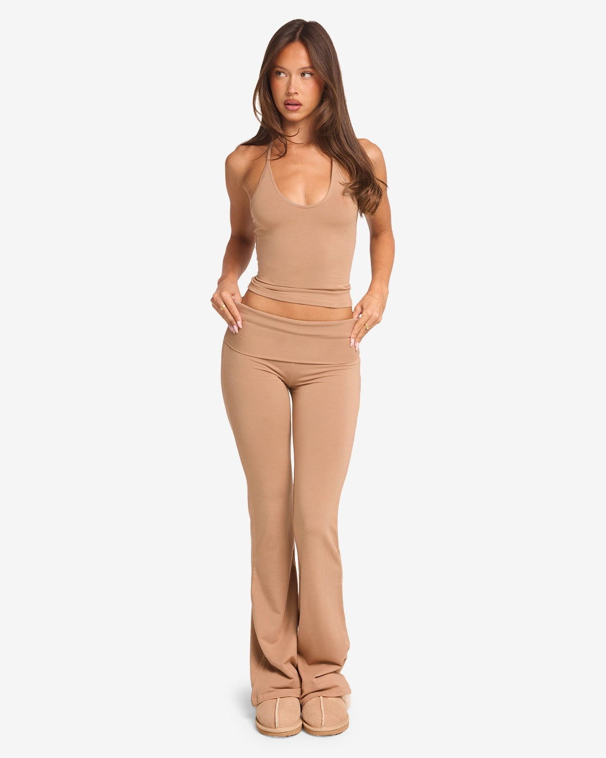 Outfit de yoga avec des tampons intégrés Halter Tank Top à haute hauteur Bare-Skin Quick-Dry Flared Workou