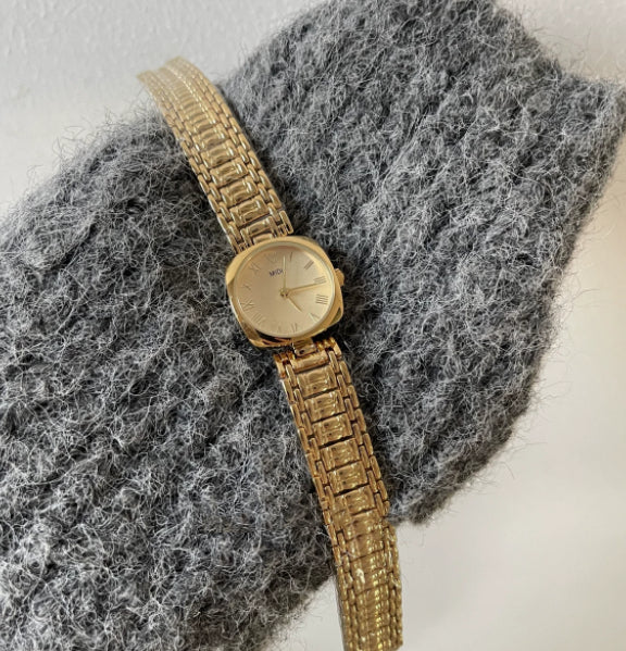 Montre à chaîne élégante de style vintage avec un design mode et Niche