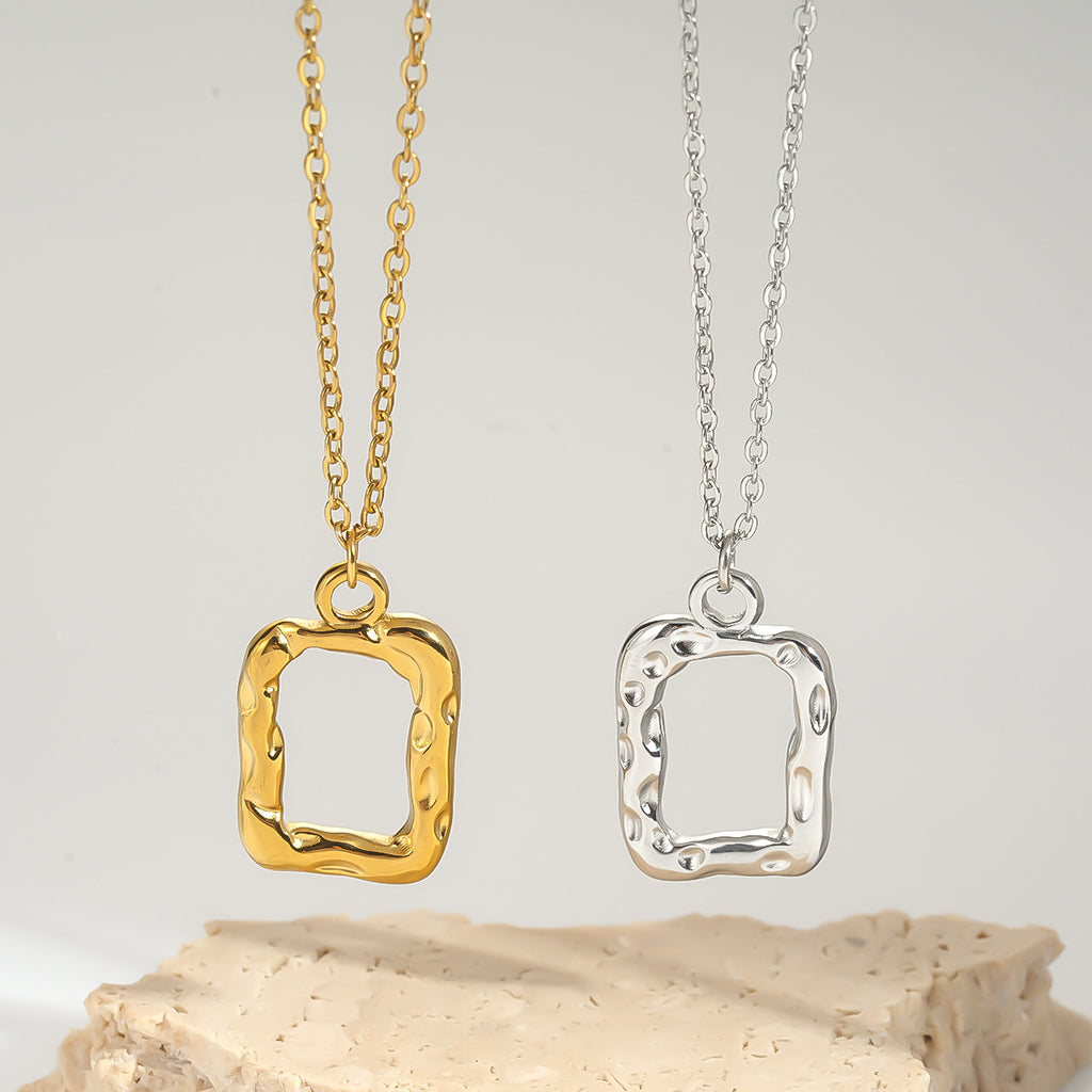 Collier pendentif texturé à ride minimaliste
