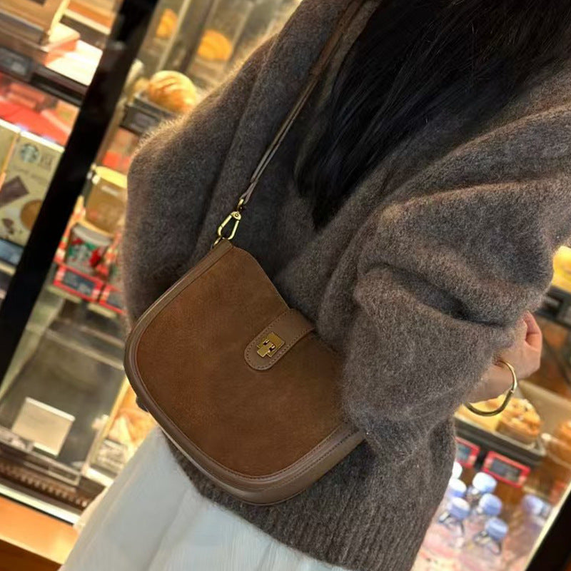 Épaule et sac croisé en première couche souple