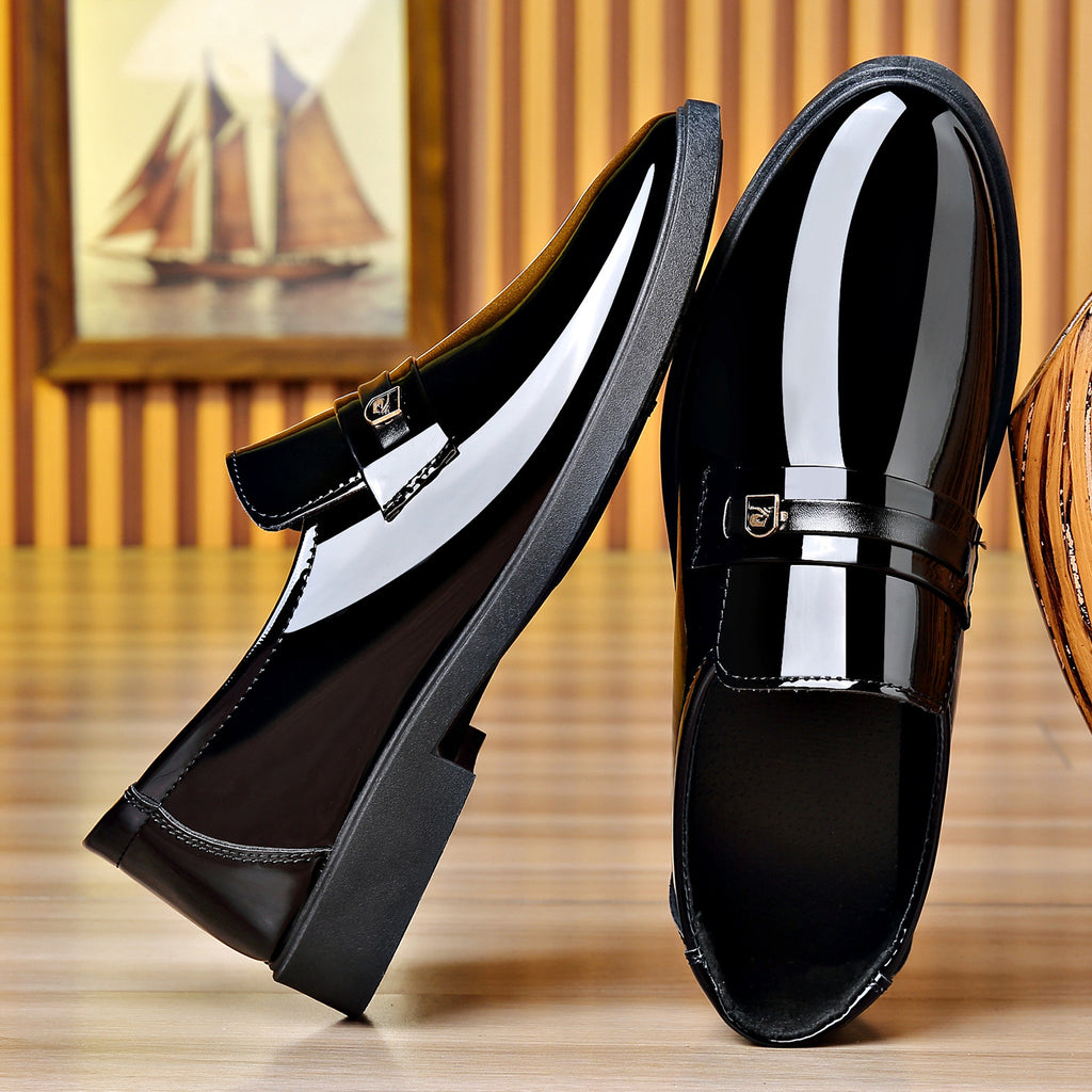 Robe Chaussures en cuir avec un miroir comme Slip sur le design