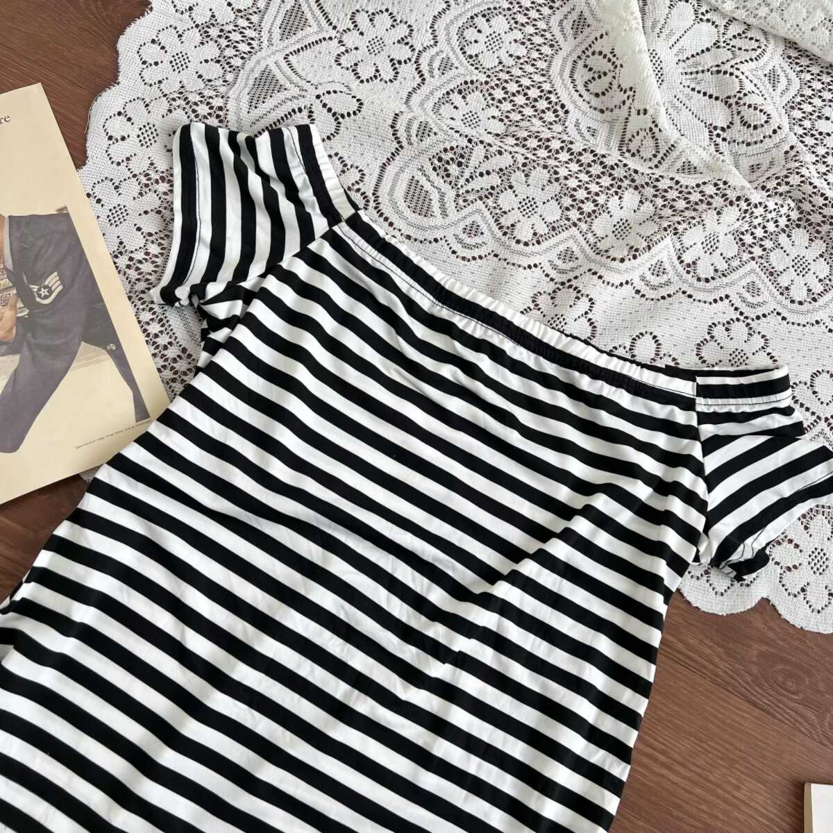 Manche courte rayée noire et blanche