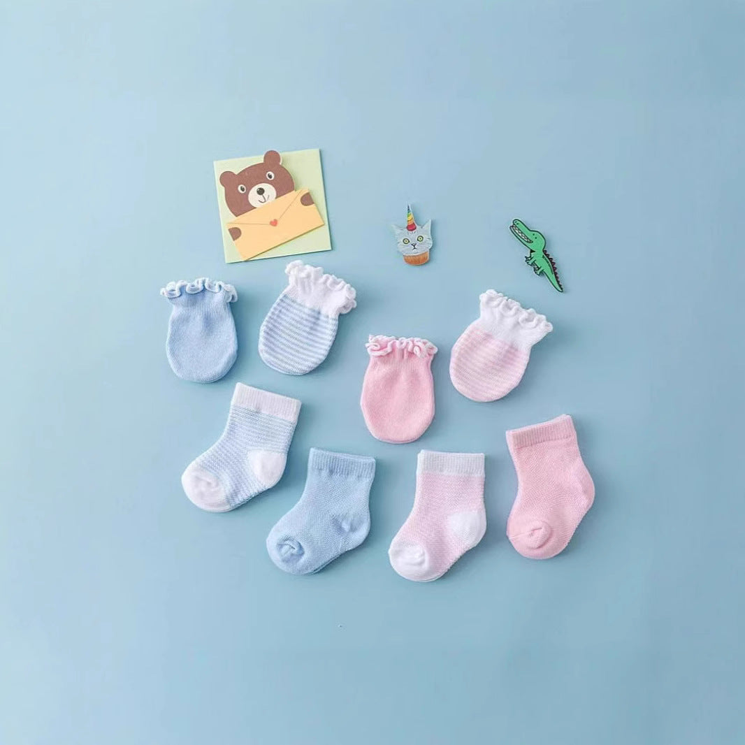 Gants et chaussettes bébé nouveau-né