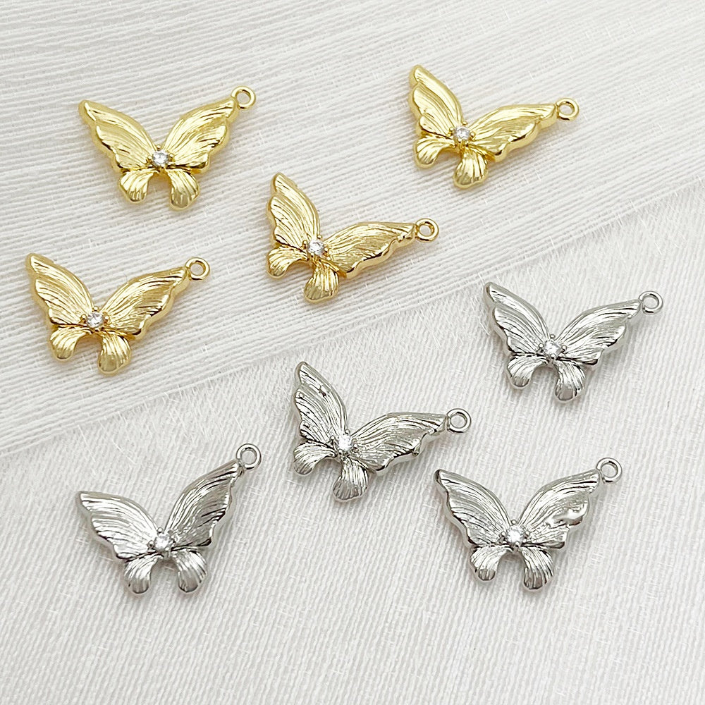 Real Or Grain fin Pendentif à papillon incliné tridimensionnel