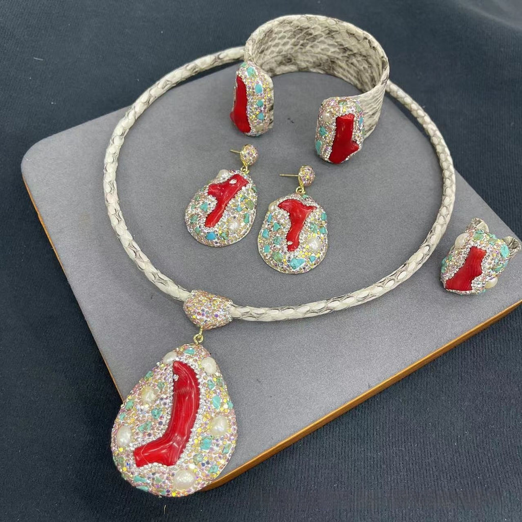 Véritable cuir Snakeskin Sea Bamboo Inlaid Pearl Autumn and Winter Ensemble de bijoux en quatre pièces
