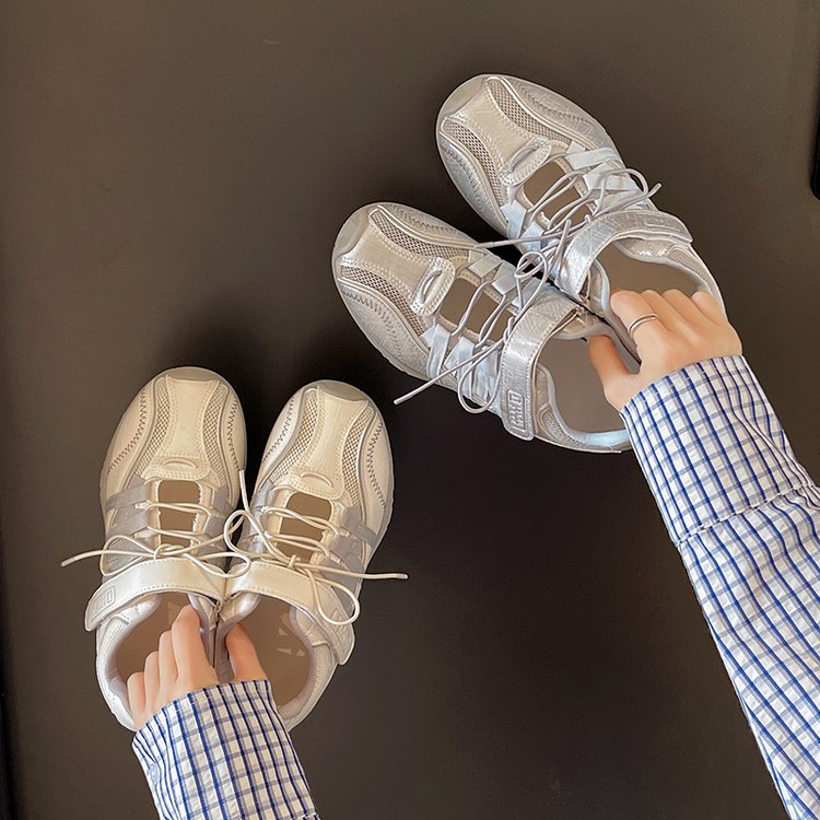 Retro Velcro Chaussures d'entraînement Allemandes pour les femmes Niche épaisse Soled la hauteur de boosting Run