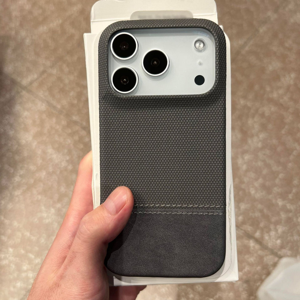 Smartphone Case en cuir végétalien avec une texture tissée et une fixation magnétique