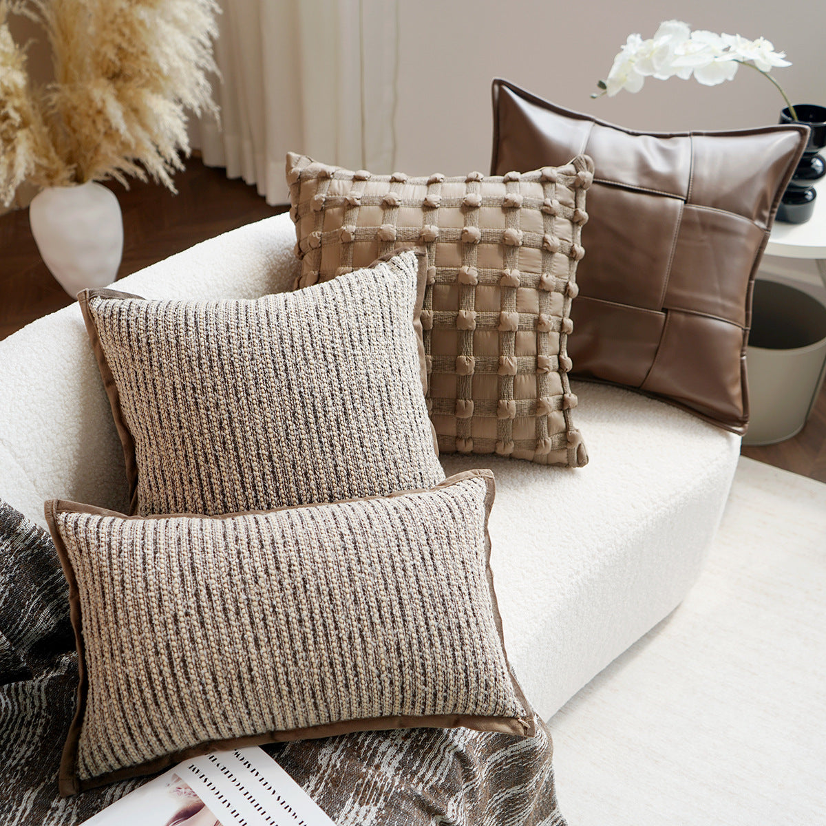 Coussin de Sofa Marron Maillard avec un oreiller luxueux Wabi-sabi léger