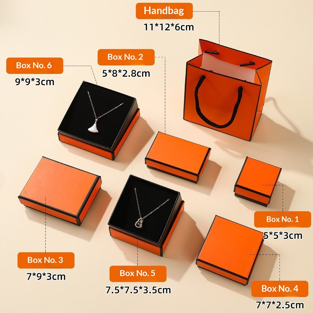 Exquise, boîte-cadeau à bijoux légère-luxe avec une ancienne esthétique haut de gamme