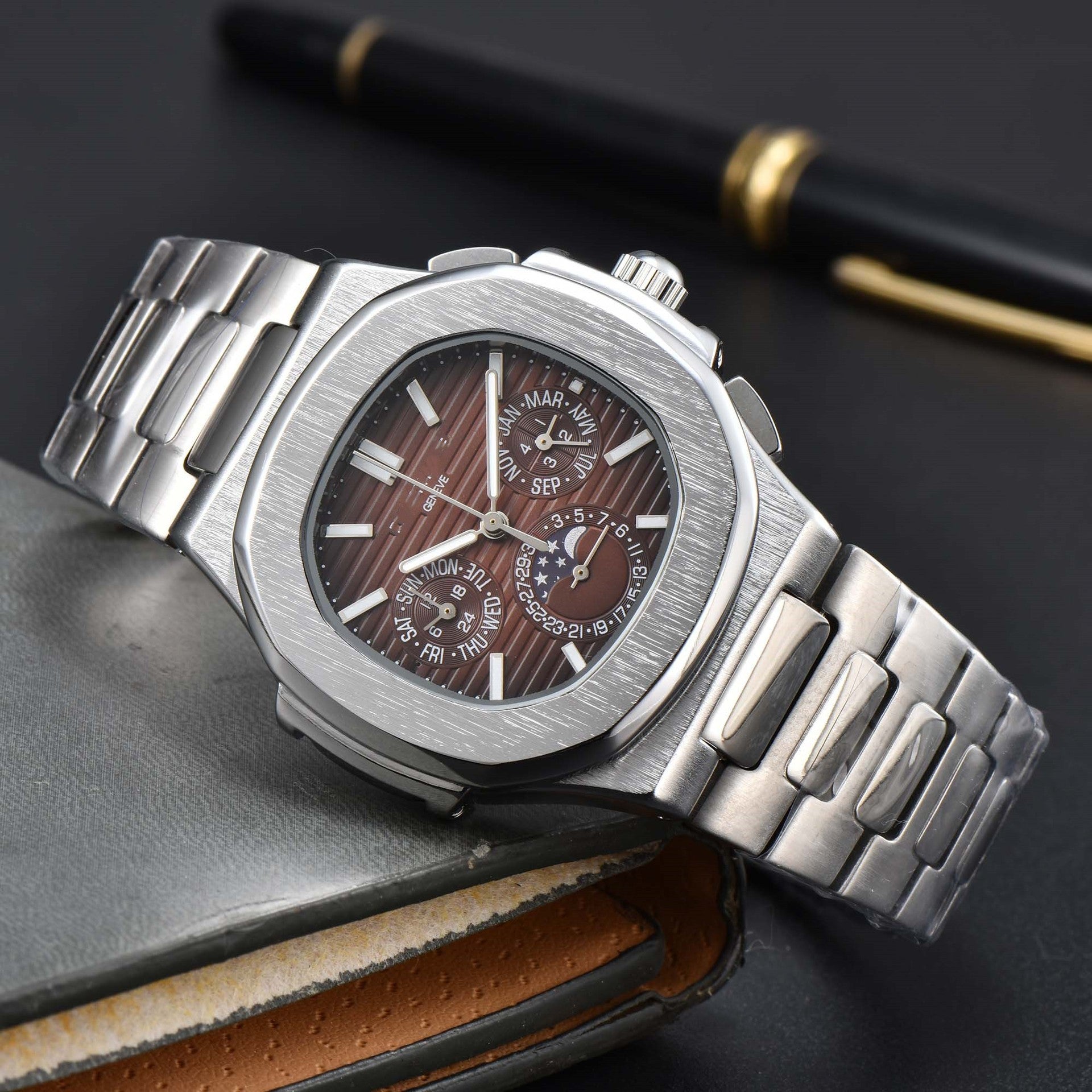 Fashionable Six-Pong Steel-Strap Business-Style Nautilus Mens Watch