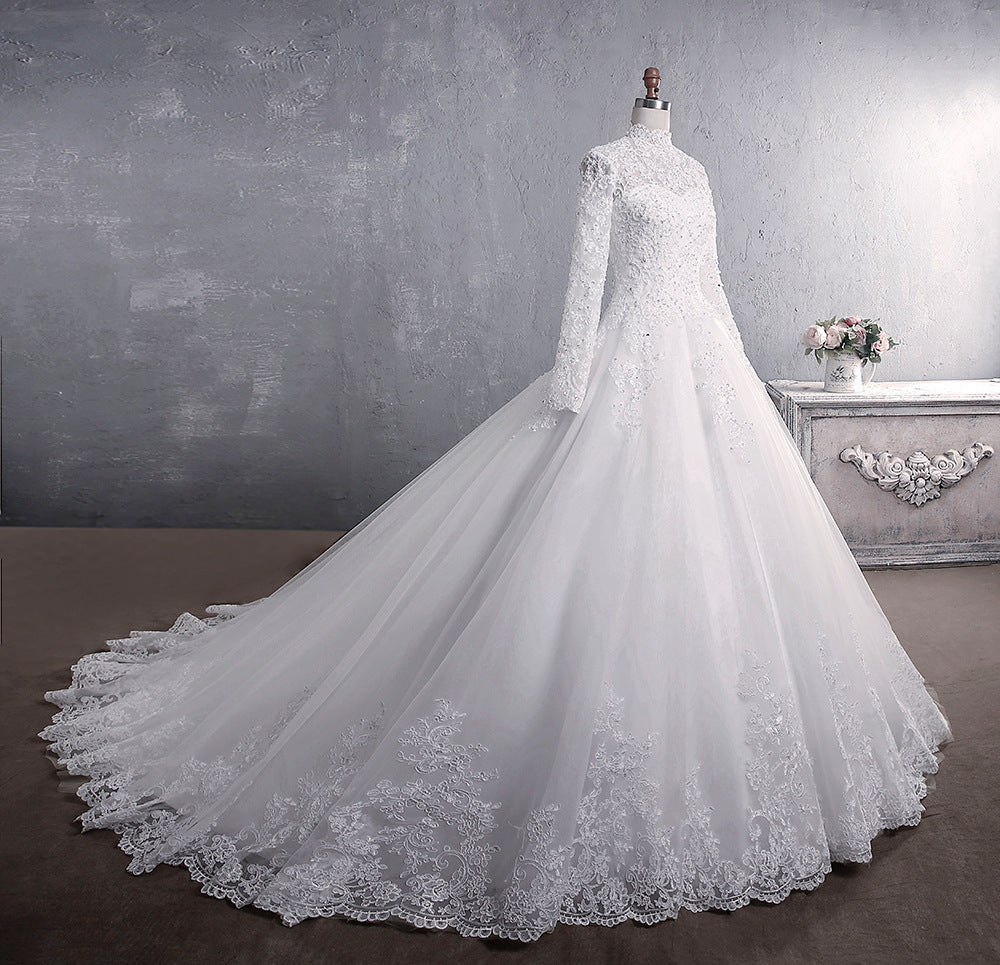 Dentelle Robe de mariée Collier à manches longues Grande queue Grande taille