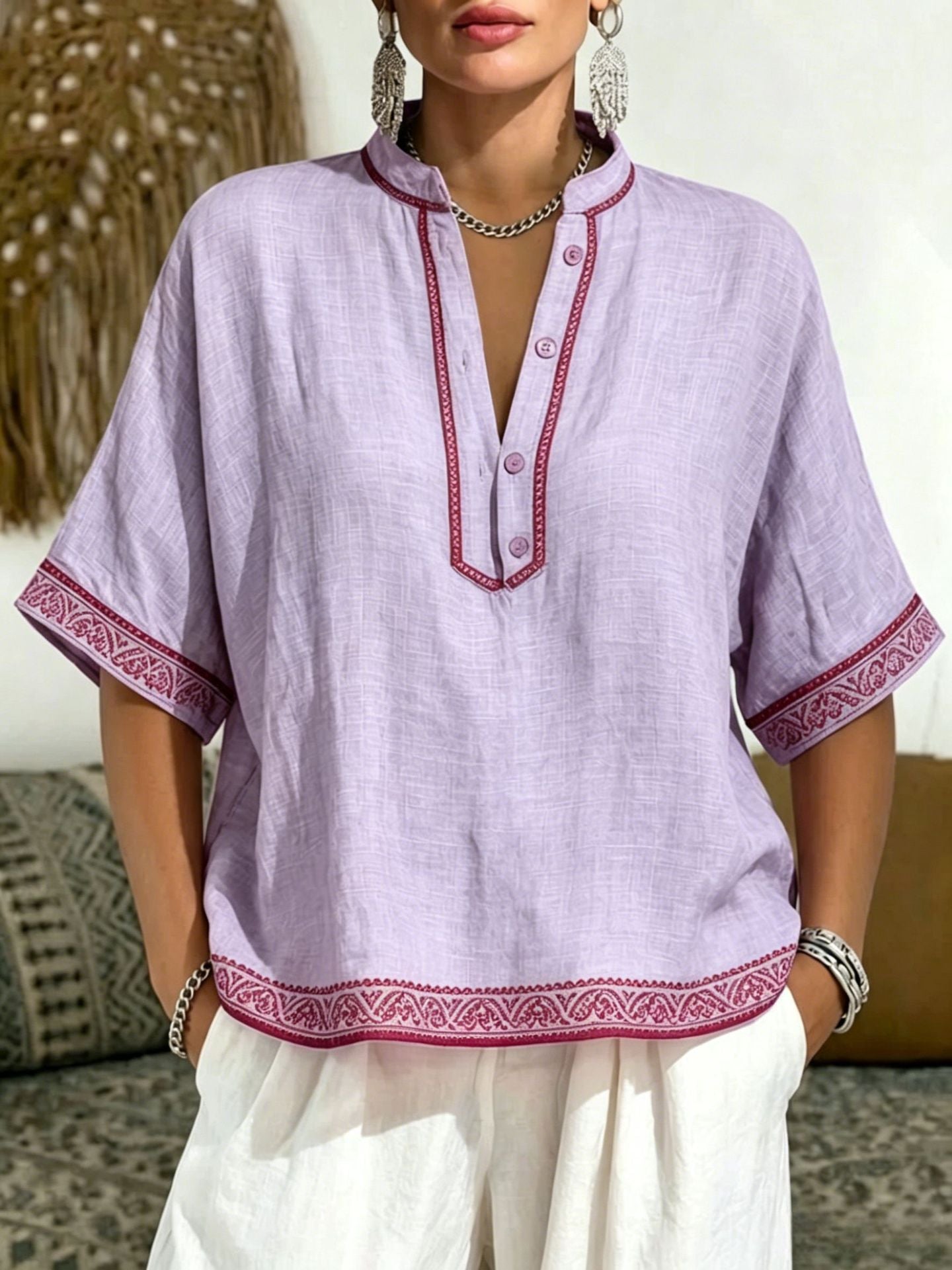 Tee-shirt élégant à col en V avec dentelle et boutons
