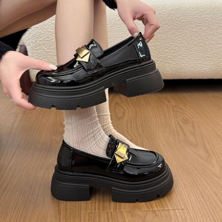 Chaussures en cuir de style britannique à la mode