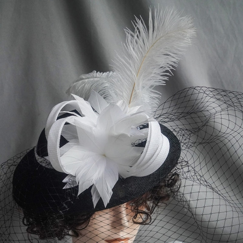 Fascinateur retro de style français Tulle avec plumes et fleurs