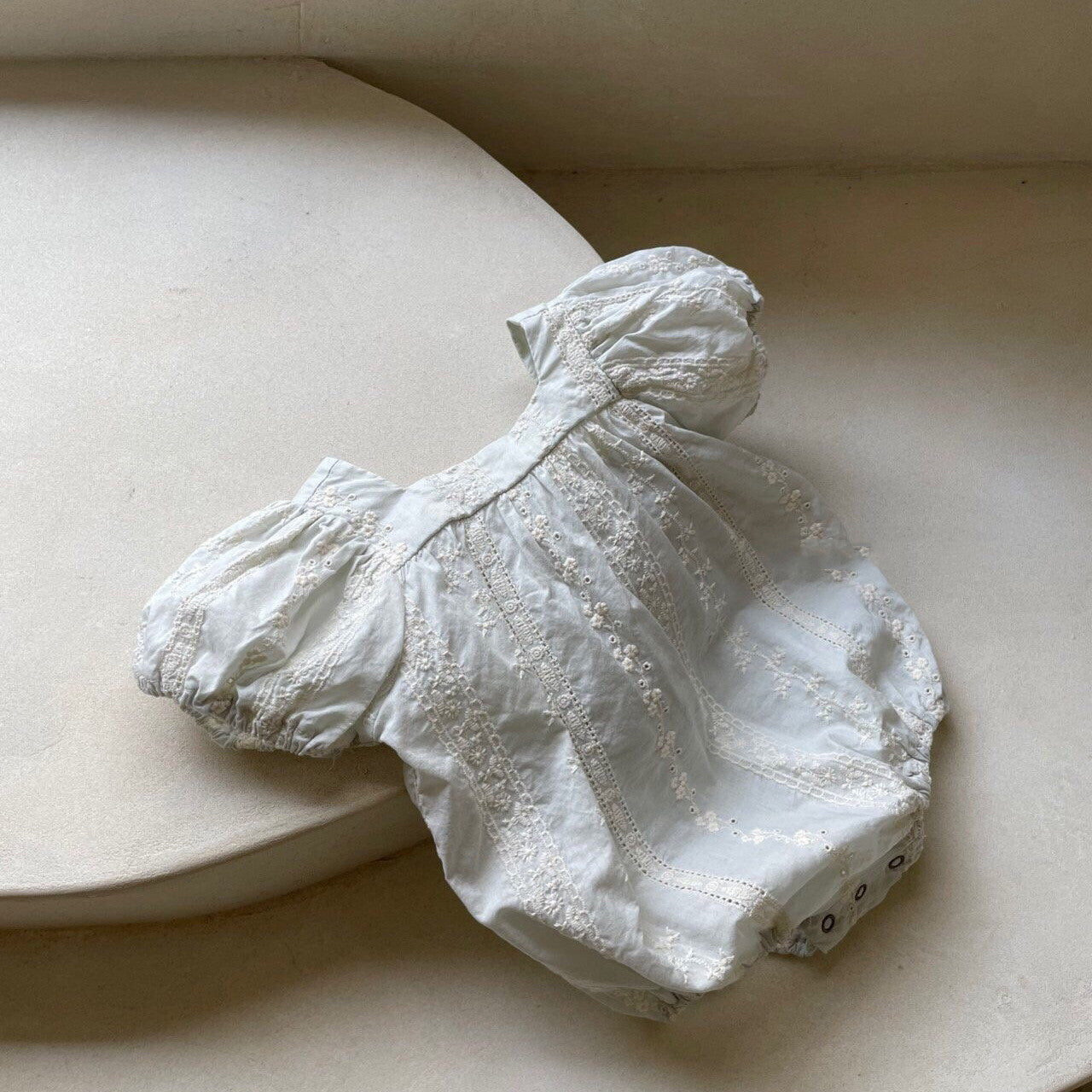 Puff de bébé fille manches une pièce Romper