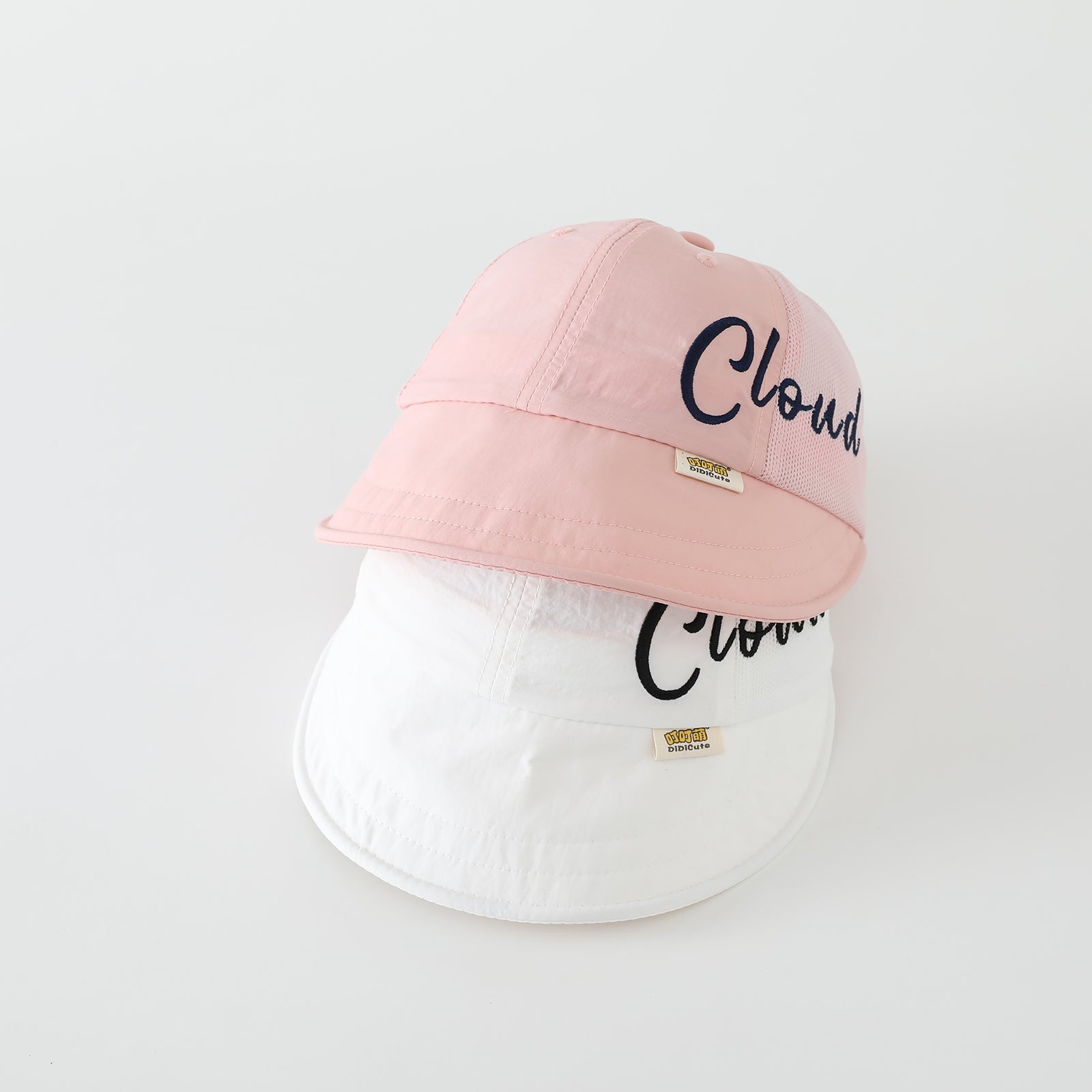 Chapeau de soleil de broderie anglaise pour enfants d'été avec tissu de filet latéral pour la ventilation et doux