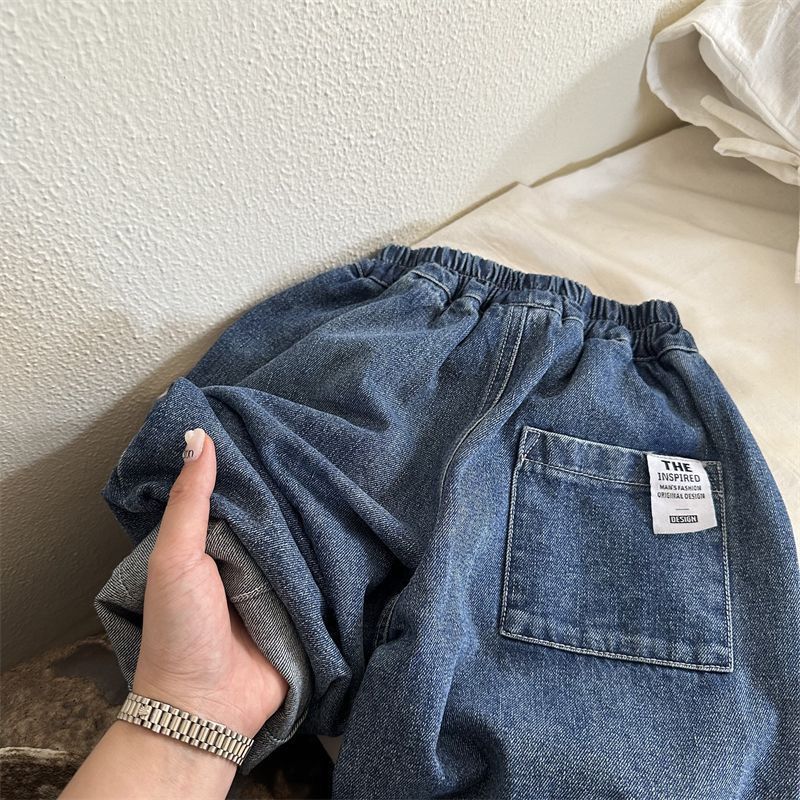 Jeans denim avec une jambe large polyvalente et souple