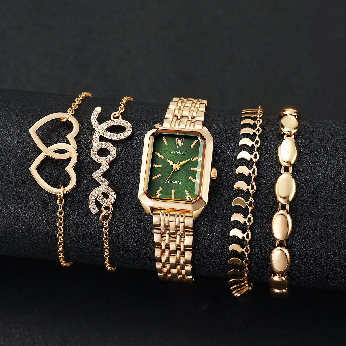 Sleek, Versatile montre femme carrée bracelet en forme de coeur