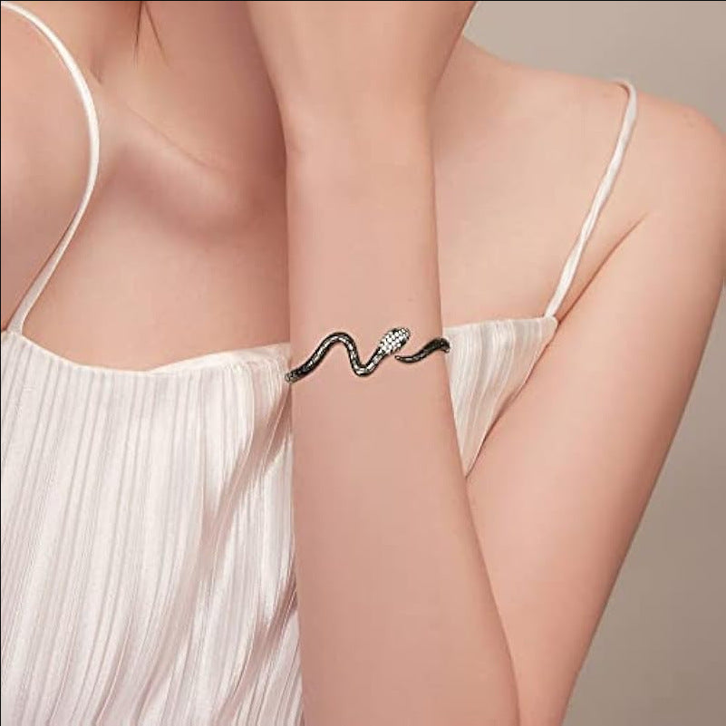 Bracelet ouvert de manchette pour femmes d'Amazon