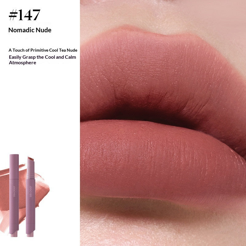 Matte Lip Liner dans un teint de levure pour un doux