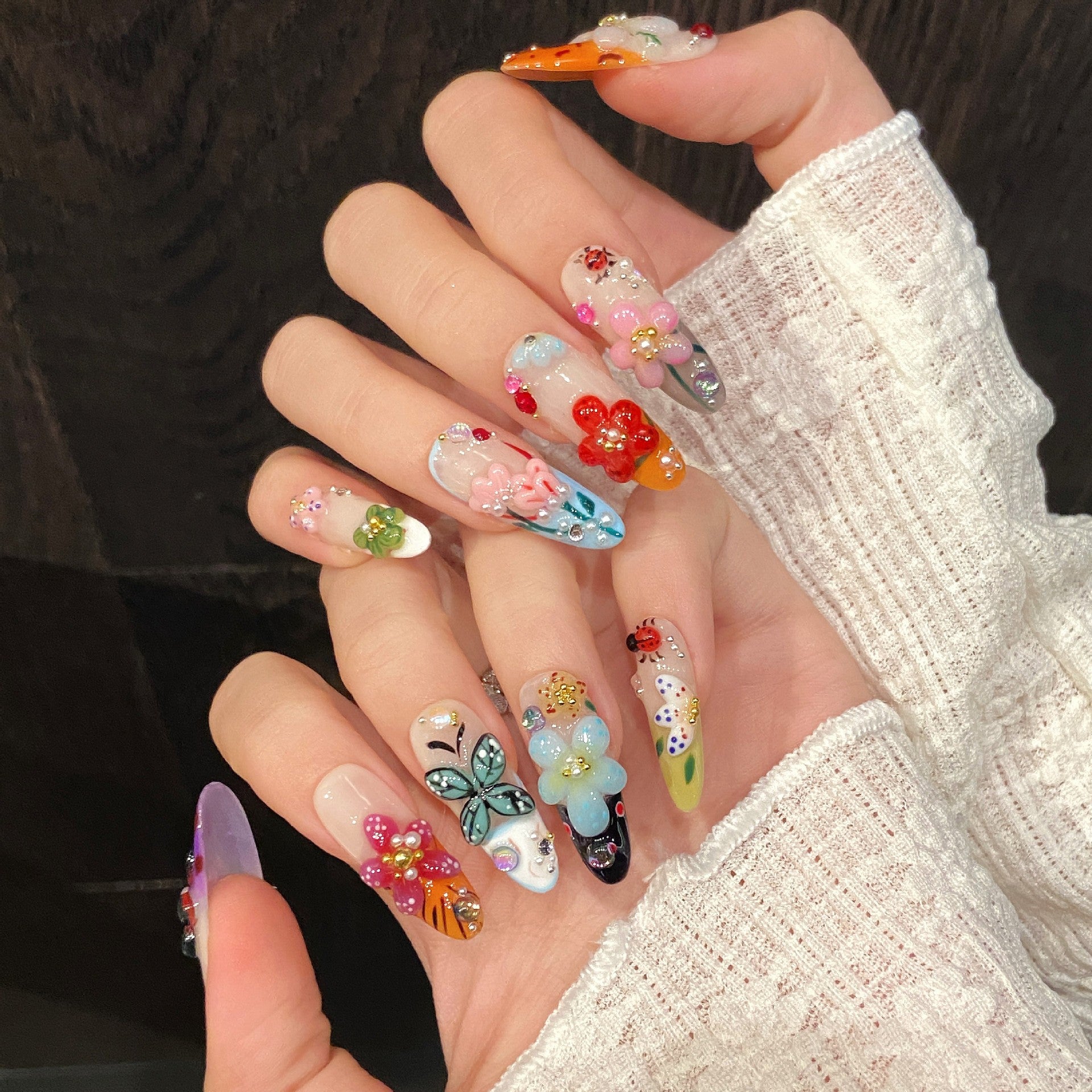 Island Elf Trendy Nails Wearable avec des sculptures florales 3D et insectes de style français
