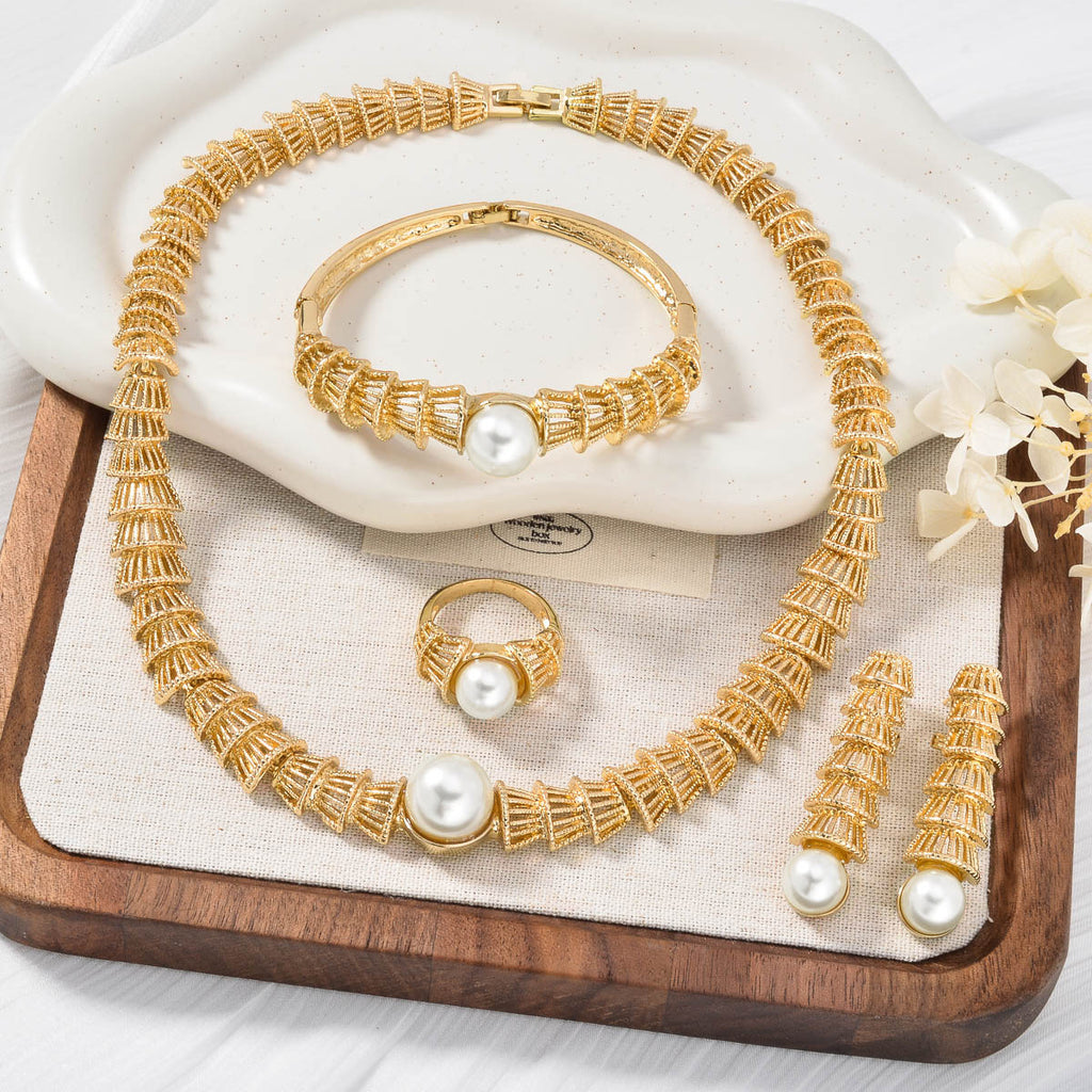 Bijoux vintage en or Perle creuse Ensemble à quatre pièces