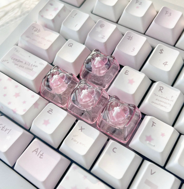 Mots-clés personnalisés sur gel de ongles translucide sur le thème de l'amour