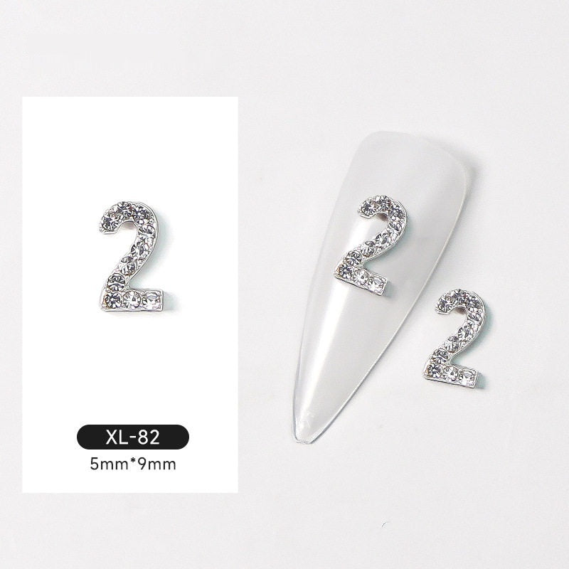Décoration de clou en alliage de diamant brillant numérique argent
