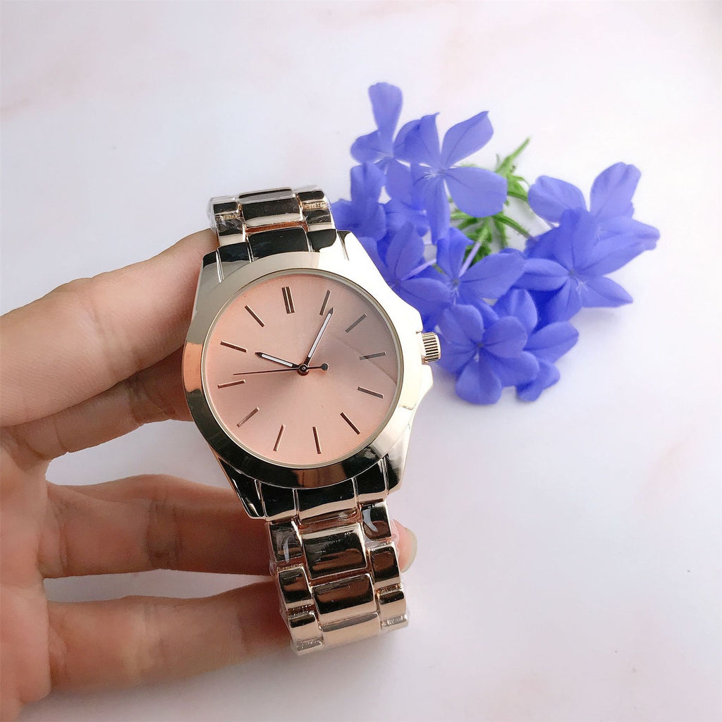 Elégance décontractée et créativité Quartz Wrist Watch Homme et femme Style de matching coréen Si