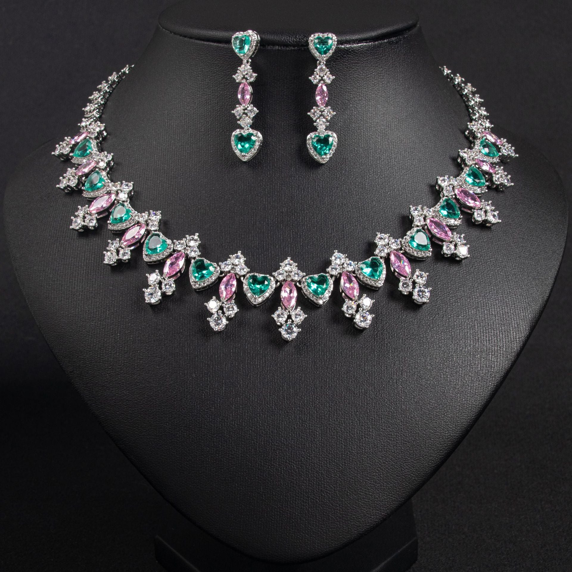 Collier et boucles d'oreilles personnalisés et créatifs pour les femmes